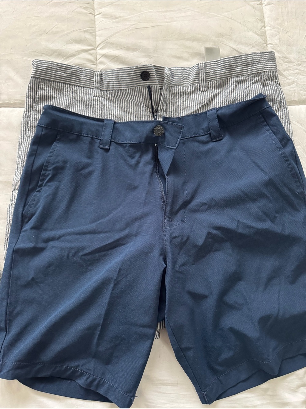 Banana Republic lot of 2 mens shorts- size 34 & 35 (fit like 34)